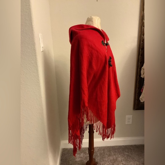 V one size fits all red sweater - Picture 4 of 6